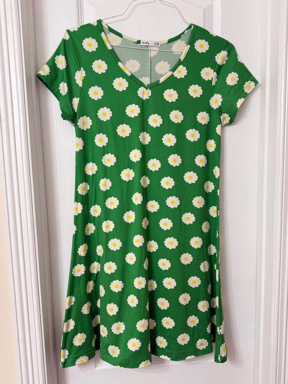 Redsky green white floral swing short sleeve dress V-neck size L